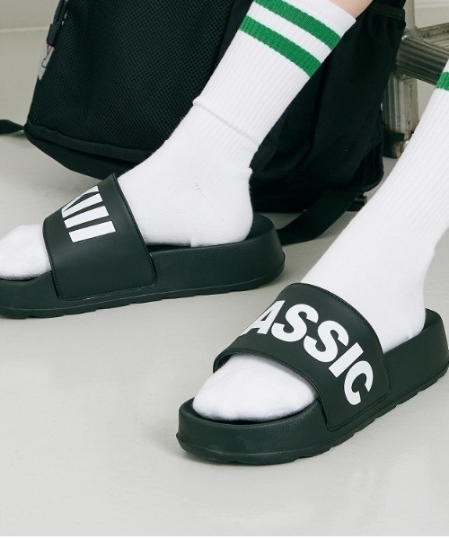 AKIII CLASSIC(アキクラシック)の「AKIII CLASSIC/アキ クラシック CLASSIC BOLD SLIDE/クラシック ボールド スライド サンダル 厚底 AKC-0053(サンダル・レディース・ブラック/パープル/グレー/レッド/イエロー・23.0cm/24.0cm/25.0cm)」の2枚目の写真