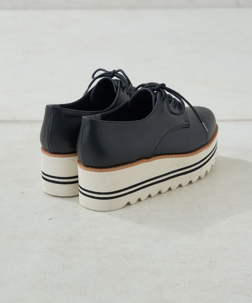 Chico（チコ）の「厚底配色レースアップローファー（ローファー・レディース・ブラック/ライトベージュ・LARGE/SMALL/MEDIUM）」の8枚目の写真