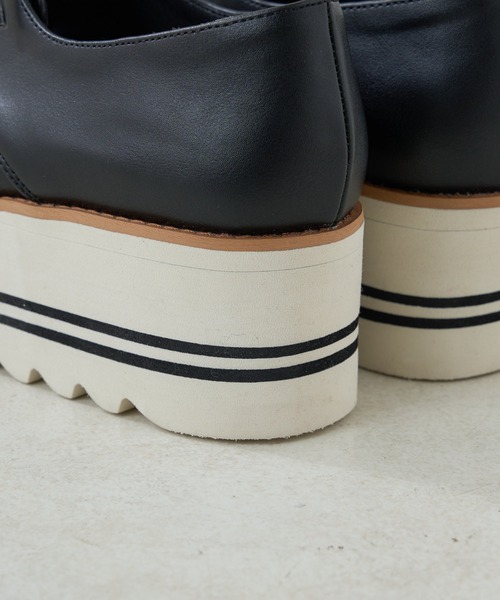 Chico（チコ）の「厚底配色レースアップローファー（ローファー・レディース・ブラック/ライトベージュ・LARGE/SMALL/MEDIUM）」の7枚目の写真
