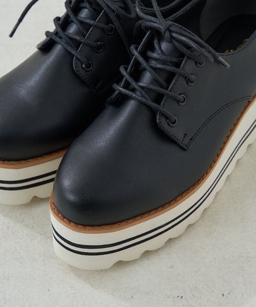Chico（チコ）の「厚底配色レースアップローファー（ローファー・レディース・ブラック/ライトベージュ・LARGE/SMALL/MEDIUM）」の6枚目の写真
