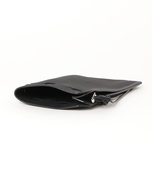 ITTI(イッチ)の「HERRIE KINCHAKU POUCH-PM(ハンドバッグ・メンズ・アイボリー/ブラック・FREE)」の5枚目の写真