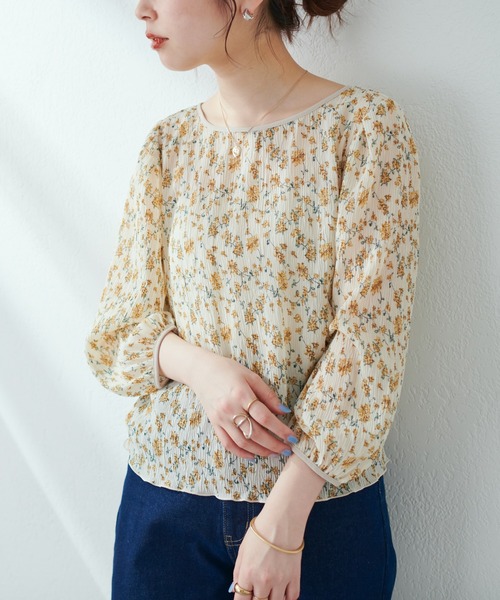 natural couture(ナチュラルクチュール)の「繊細さとヘルシーなシルエットで魅せる 袖タック花柄プリーツブラウス(シャツ/ブラウス・レディース・ブラック/オフホワイト/ピンクベージュ・FREE)」の5枚目の写真