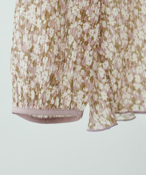 natural couture(ナチュラルクチュール)の「繊細さとヘルシーなシルエットで魅せる 袖タック花柄プリーツブラウス(シャツ/ブラウス・レディース・ブラック/オフホワイト/ピンクベージュ・FREE)」の18枚目の写真