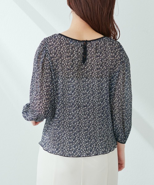 natural couture(ナチュラルクチュール)の「繊細さとヘルシーなシルエットで魅せる 袖タック花柄プリーツブラウス(シャツ/ブラウス・レディース・ブラック/オフホワイト/ピンクベージュ・FREE)」の21枚目の写真