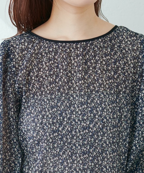 natural couture(ナチュラルクチュール)の「繊細さとヘルシーなシルエットで魅せる 袖タック花柄プリーツブラウス(シャツ/ブラウス・レディース・ブラック/オフホワイト/ピンクベージュ・FREE)」の22枚目の写真