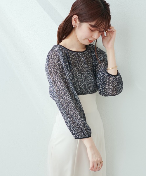 natural couture(ナチュラルクチュール)の「繊細さとヘルシーなシルエットで魅せる 袖タック花柄プリーツブラウス(シャツ/ブラウス・レディース・ブラック/オフホワイト/ピンクベージュ・FREE)」の10枚目の写真