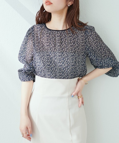 natural couture(ナチュラルクチュール)の「繊細さとヘルシーなシルエットで魅せる 袖タック花柄プリーツブラウス(シャツ/ブラウス・レディース・ブラック/オフホワイト/ピンクベージュ・FREE)」の9枚目の写真