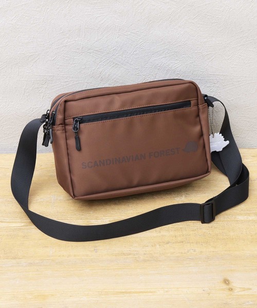 SCANDINAVIAN FOREST（スカンジナビアン・フォレスト）の「撥水ナイロン 軽量 スクエアシルエット ミニショルダーバッグ（ショルダーバッグ・レディース・ブラック/グレー/ベージュ/ベージュ系その他/ブラウン/ブルー/アイボリー・FREE）」の4枚目の写真