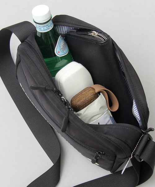 SCANDINAVIAN FOREST（スカンジナビアン・フォレスト）の「撥水ナイロン 軽量 スクエアシルエット ミニショルダーバッグ（ショルダーバッグ・レディース・ブラック/グレー/ベージュ/ベージュ系その他/ブラウン/ブルー/アイボリー・FREE）」の11枚目の写真