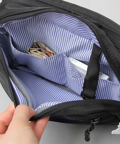 SCANDINAVIAN FOREST（スカンジナビアン・フォレスト）の「撥水ナイロン 軽量 スクエアシルエット ミニショルダーバッグ（ショルダーバッグ・レディース・ブラック/グレー/ベージュ/ベージュ系その他/ブラウン/ブルー/アイボリー・FREE）」の15枚目の写真