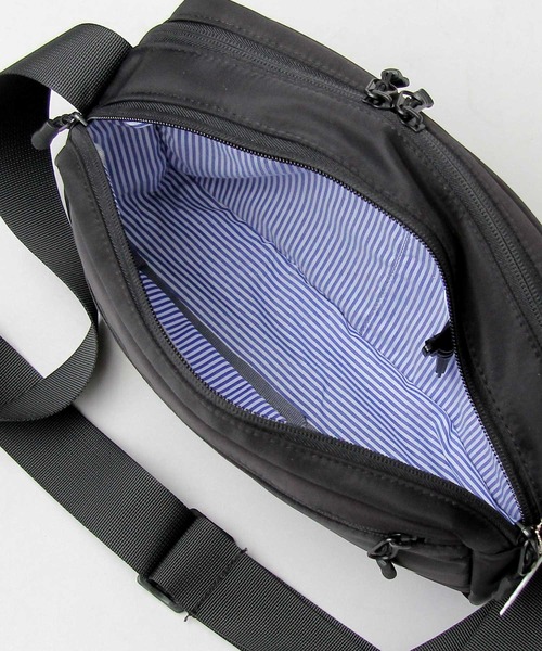 SCANDINAVIAN FOREST（スカンジナビアン・フォレスト）の「撥水ナイロン 軽量 スクエアシルエット ミニショルダーバッグ（ショルダーバッグ・レディース・ブラック/グレー/ベージュ/ベージュ系その他/ブラウン/ブルー/アイボリー・FREE）」の16枚目の写真