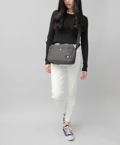 SCANDINAVIAN FOREST（スカンジナビアン・フォレスト）の「撥水ナイロン 軽量 スクエアシルエット ミニショルダーバッグ（ショルダーバッグ・レディース・ブラック/グレー/ベージュ/ベージュ系その他/ブラウン/ブルー/アイボリー・FREE）」の21枚目の写真