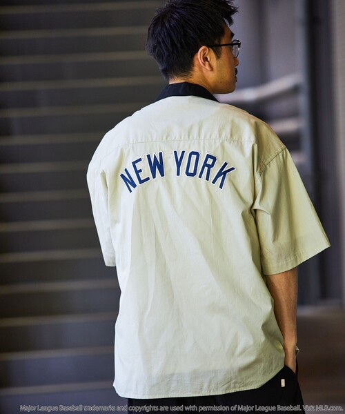 FREAK'S STORE(フリークスストア)の「WEB限定 MLB/メジャーリーグベースボール 別注 ビッグシルエット バック刺繍 オープンカラーシャツ/Yankees/ワッペン刺繍/クレリック(シャツ/ブラウス・メンズ・その他13/ベージュ/ブラック・SMALL/MEDIUM/LARGE)」の3枚目の写真