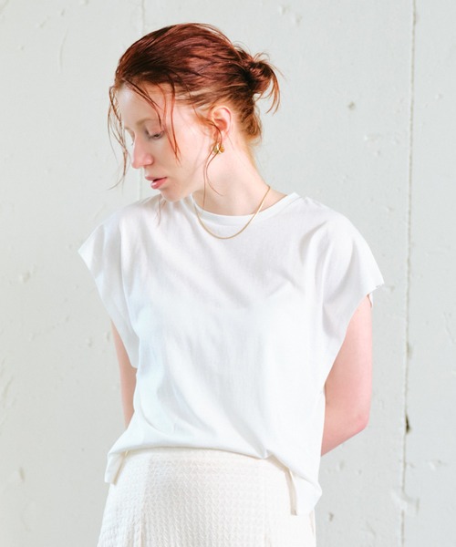 ECRIRE（エクリール）の「フレンチスリーブコットンTシャツ（Tシャツ/カットソー・レディース・ダークブラウン/パープル/オフホワイト・フリー）」の6枚目の写真