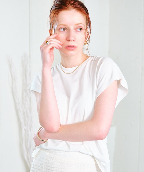 ECRIRE（エクリール）の「フレンチスリーブコットンTシャツ（Tシャツ/カットソー・レディース・ダークブラウン/パープル/オフホワイト・フリー）」の9枚目の写真