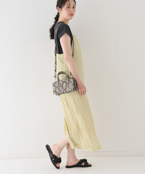 B.C STOCK(ベーセーストック)の「ワッシャー キャミワンピース(ワンピース・レディース・ブラック/ホワイト/イエロー・FREE)」の17枚目の写真