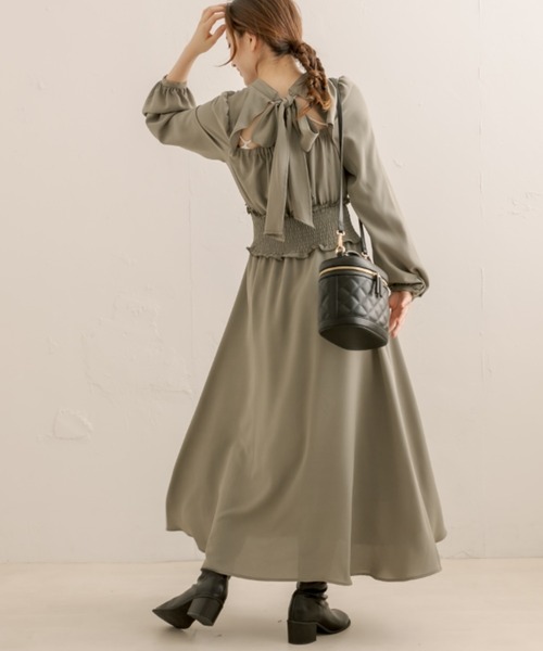 OLIVE des OLIVE(オリーブデオリーブ)の「バックリボンピンタック長袖ワンピース(ワンピース・レディース・ブラウン/カーキ/アイボリー・FREE)」の3枚目の写真