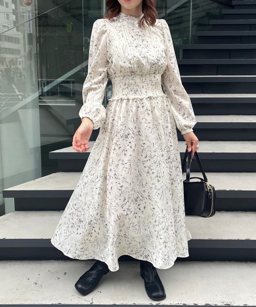 OLIVE des OLIVE(オリーブデオリーブ)の「バックリボンピンタック長袖ワンピース(ワンピース・レディース・ブラウン/カーキ/アイボリー・FREE)」の2枚目の写真