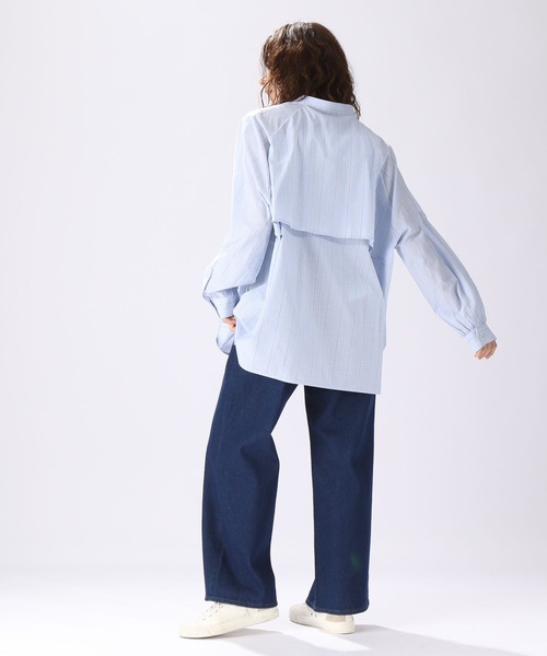 niko and（ニコアンド）の「バックフリルBIGチュニックシャツ