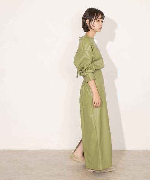 KBF（ケイビーエフ）の「フェイクレザーハイウエストタイトスカート（スカート・レディース・ブラウン/オリーブ/ブラック・ONE）」の15枚目の写真