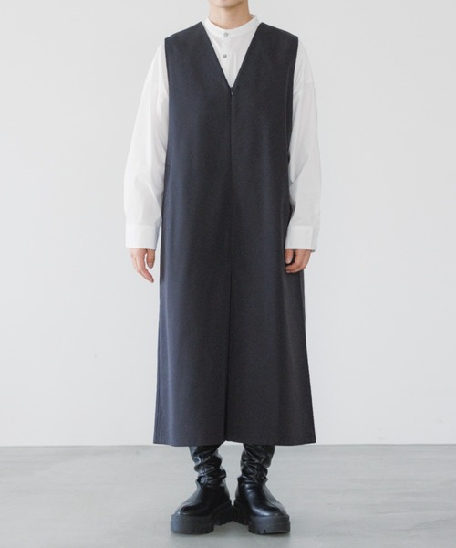 LOWRYS FARM（ローリーズファーム）の「Ｖネックハーフサロペット　166105（サロペット/オーバーオール・キッズ・ブラック/カーキ・150cm/160cm）」の2枚目の写真