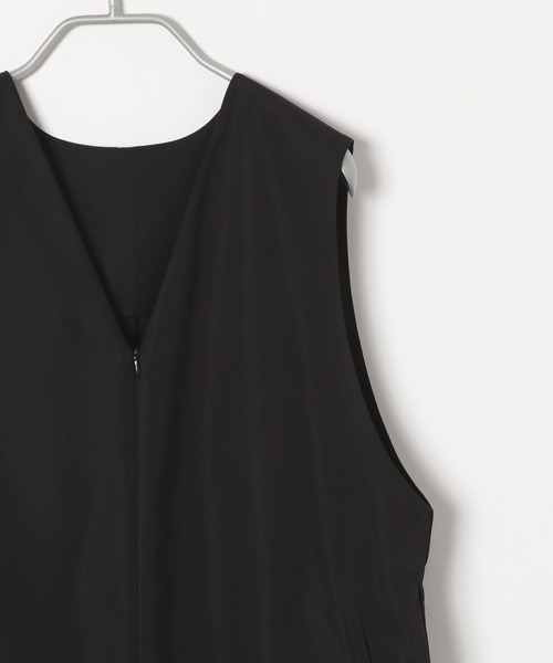 LOWRYS FARM（ローリーズファーム）の「Ｖネックハーフサロペット　166105（サロペット/オーバーオール・キッズ・ブラック/カーキ・150cm/160cm）」の3枚目の写真