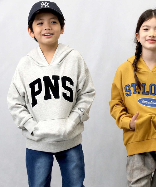 Right-on（ライトオン）の「【Refurbish】カレッジフードパーカー（パーカー・キッズ・イエロー/ブラック/グレー・105/120/130/140/150/160）」の3枚目の写真