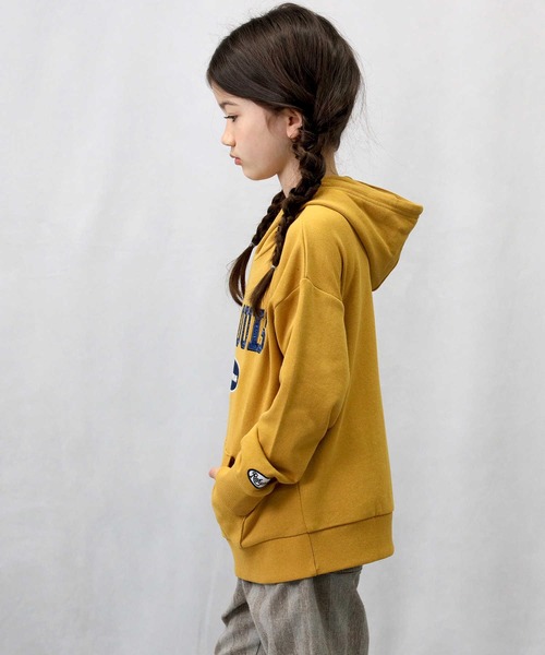 Right-on（ライトオン）の「【Refurbish】カレッジフードパーカー（パーカー・キッズ・イエロー/ブラック/グレー・105/120/130/140/150/160）」の21枚目の写真