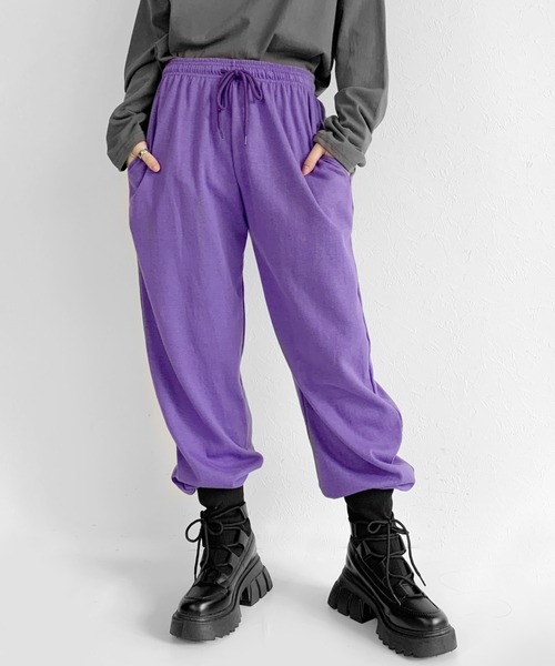 LVEU.(ラブユ.)の「Color sweat jogger pants / カラースウェットジョガーパンツ(スウェットパンツ・レディース・ブラック/ダークパープル・FREE)」の2枚目の写真