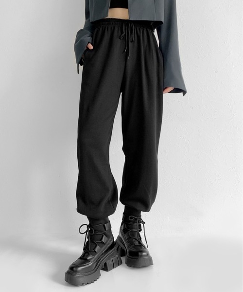 LVEU.(ラブユ.)の「Color sweat jogger pants / カラースウェットジョガーパンツ(スウェットパンツ・レディース・ブラック/ダークパープル・FREE)」の1枚目の写真