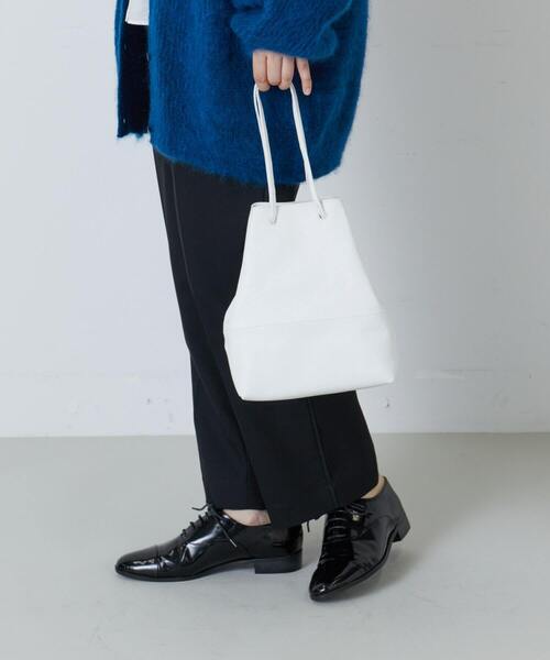 ADIEU TRISTESSE（アデュートリステス）の「レザー巾着（ハンドバッグ・レディース・ブラック/ホワイト・FREE）」の2枚目の写真
