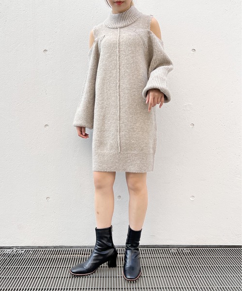 NOMAE(ノーマエ)の「オープンショルダーニットワンピース(ワンピース・レディース・イエロー/アイボリー/ブラック/ライトブラウン・FREE)」の11枚目の写真