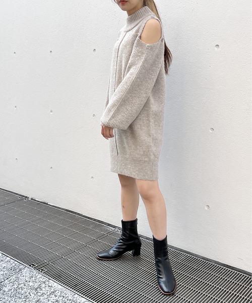 NOMAE(ノーマエ)の「オープンショルダーニットワンピース(ワンピース・レディース・イエロー/アイボリー/ブラック/ライトブラウン・FREE)」の12枚目の写真