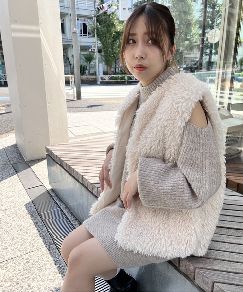 NOMAE(ノーマエ)の「オープンショルダーニットワンピース(ワンピース・レディース・イエロー/アイボリー/ブラック/ライトブラウン・FREE)」の15枚目の写真