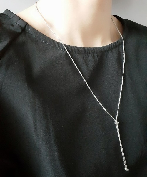 thank U more（サンキューモア）の「金属アレルギー対応 【サージカルステンレス】スネークチェーン ラリエット ネックレス（ネックレス・レディース・シルバー/ゴールド・FREE）」の4枚目の写真