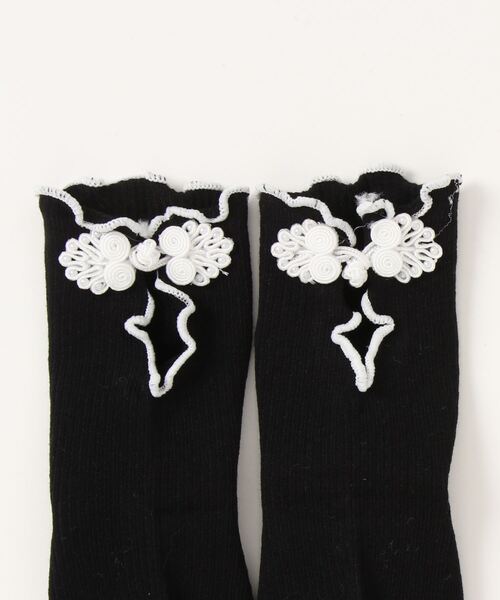 VIBGYOR(ヴィブジョー)の「【バーレスク】チャイナボタンスリットソックス(BQ)(ソックス/靴下・レディース・ホワイト/ブラック・FREE)」の3枚目の写真