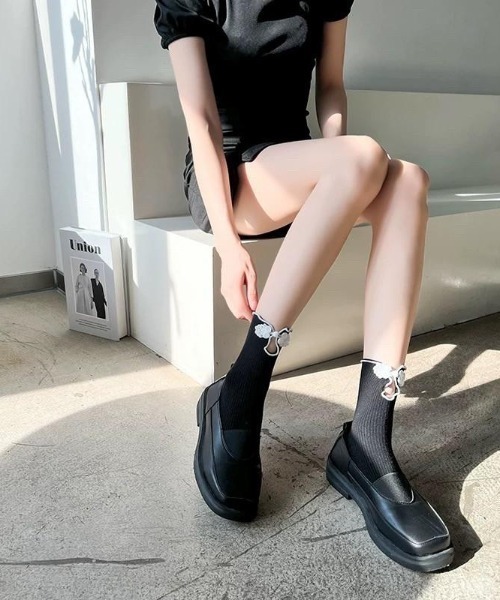 VIBGYOR(ヴィブジョー)の「【バーレスク】チャイナボタンスリットソックス(BQ)(ソックス/靴下・レディース・ホワイト/ブラック・FREE)」の12枚目の写真