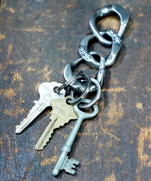 REVI CAST MADE(レヴィキャストメイド)の「REVI CAST MADE レビキャストメイド CONNECTING KEY RING キーリング(キーホルダー・メンズ・シルバー/ブラック・FREE)」の6枚目の写真