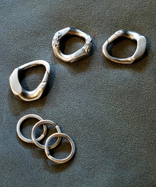 REVI CAST MADE(レヴィキャストメイド)の「REVI CAST MADE レビキャストメイド CONNECTING KEY RING キーリング(キーホルダー・メンズ・シルバー/ブラック・FREE)」の9枚目の写真