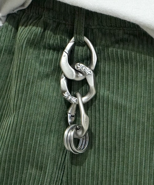 REVI CAST MADE(レヴィキャストメイド)の「REVI CAST MADE レビキャストメイド CONNECTING KEY RING キーリング(キーホルダー・メンズ・シルバー/ブラック・FREE)」の11枚目の写真