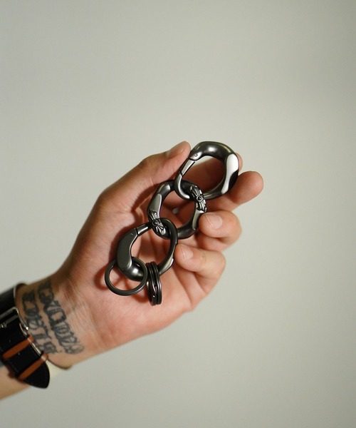 REVI CAST MADE(レヴィキャストメイド)の「REVI CAST MADE レビキャストメイド CONNECTING KEY RING キーリング(キーホルダー・メンズ・シルバー/ブラック・FREE)」の6枚目の写真