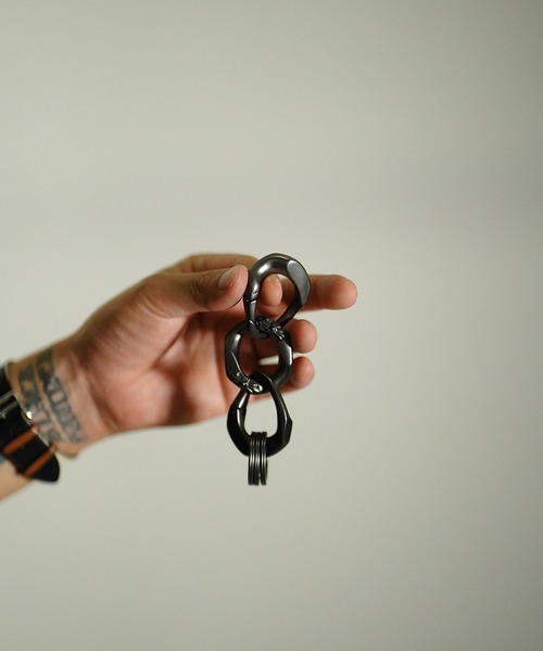 REVI CAST MADE(レヴィキャストメイド)の「REVI CAST MADE レビキャストメイド CONNECTING KEY RING キーリング(キーホルダー・メンズ・シルバー/ブラック・FREE)」の5枚目の写真