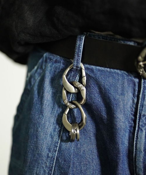 REVI CAST MADE(レヴィキャストメイド)の「REVI CAST MADE レビキャストメイド CONNECTING KEY RING キーリング(キーホルダー・メンズ・シルバー/ブラック・FREE)」の7枚目の写真