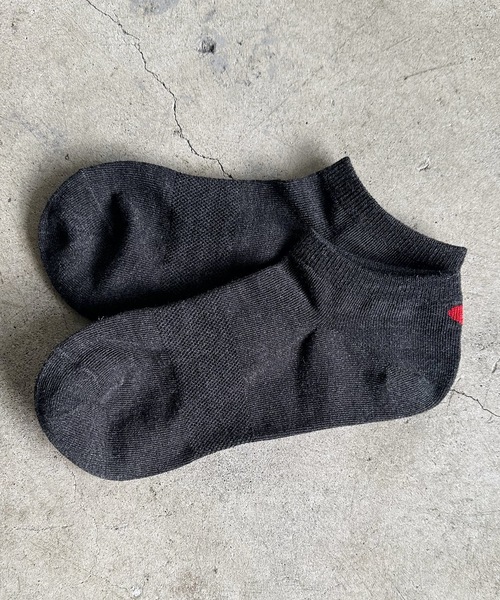 SHIZUTA（シズタ）の「SZT:かかとハート　スニーカーソックス（ソックス/靴下・レディース・チャコールグレー/ホワイト/ブラック・FREE）」の8枚目の写真