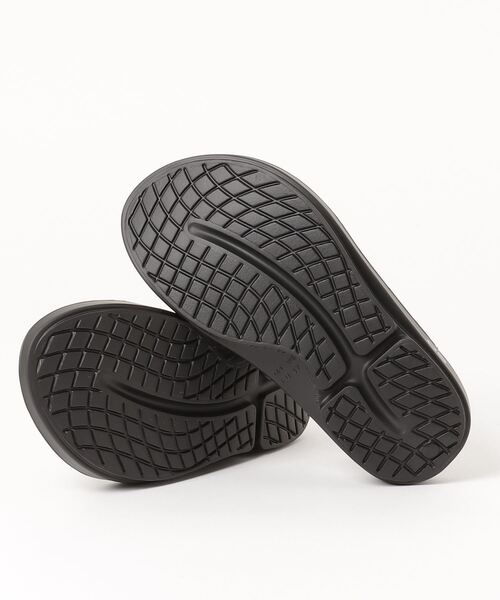 OOFOS（ウーフォス）の「[OOFOS/ウーフォス] OORIGINAL リカバリーサンダル（サンダル・レディース・ブラック/グレイッシュベージュ/オリーブ/グレー・5/7/6/4/9/8/10/3）」の8枚目の写真