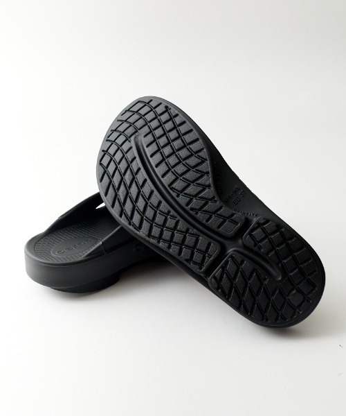 OOFOS（ウーフォス）の「[OOFOS/ウーフォス] OORIGINAL リカバリーサンダル（サンダル・レディース・ブラック/グレイッシュベージュ/オリーブ/グレー・5/7/6/4/9/8/10/3）」の14枚目の写真