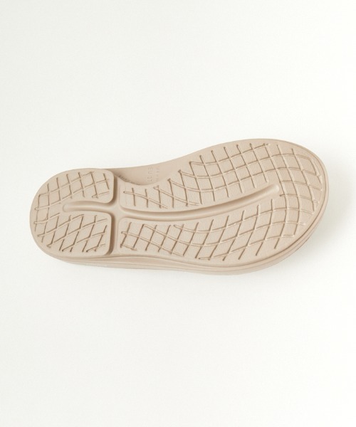 OOFOS（ウーフォス）の「[OOFOS/ウーフォス] OORIGINAL リカバリーサンダル（サンダル・レディース・ブラック/グレイッシュベージュ/オリーブ/グレー・5/7/6/4/9/8/10/3）」の7枚目の写真