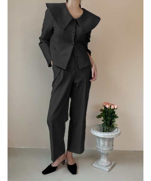 Jewelobe(ジュエローブ)の「ピューリタンカラージャケット×ストレートパンツセットアップ(セットアップ・レディース・アイボリー/ブラック/ブラウン・L/M)」の9枚目の写真