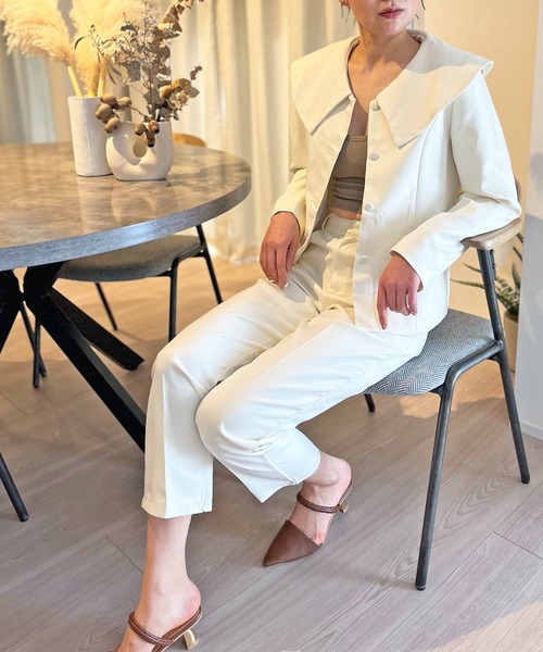 Jewelobe(ジュエローブ)の「ピューリタンカラージャケット×ストレートパンツセットアップ(セットアップ・レディース・アイボリー/ブラック/ブラウン・L/M)」の12枚目の写真