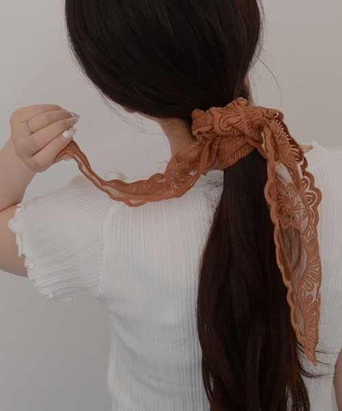 resonance】レース フラワーデザイン 刺繍かぎ編み 三角スカーフ